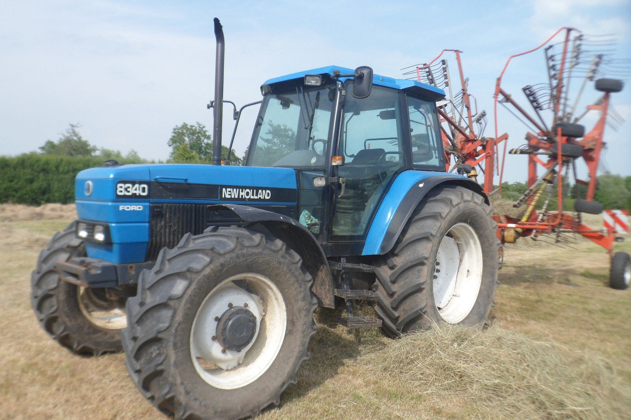 NEW HOLLAND 8340 - Tractor: foto 2 NEW HOLLAND 8340 - Tractor: foto 2