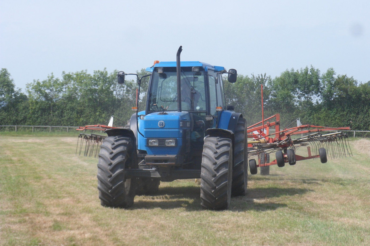 NEW HOLLAND 8340 - Tractor: foto 5 NEW HOLLAND 8340 - Tractor: foto 5