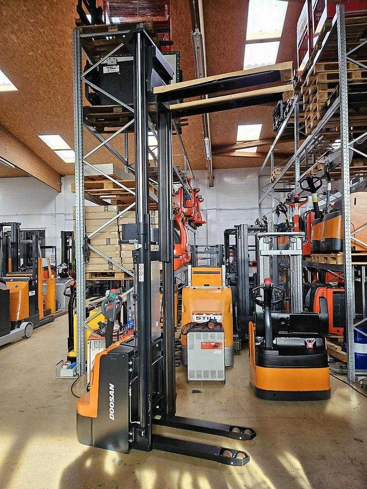 Doosan BSL16N - Apilador: foto 3 Doosan BSL16N - Apilador: foto 3
