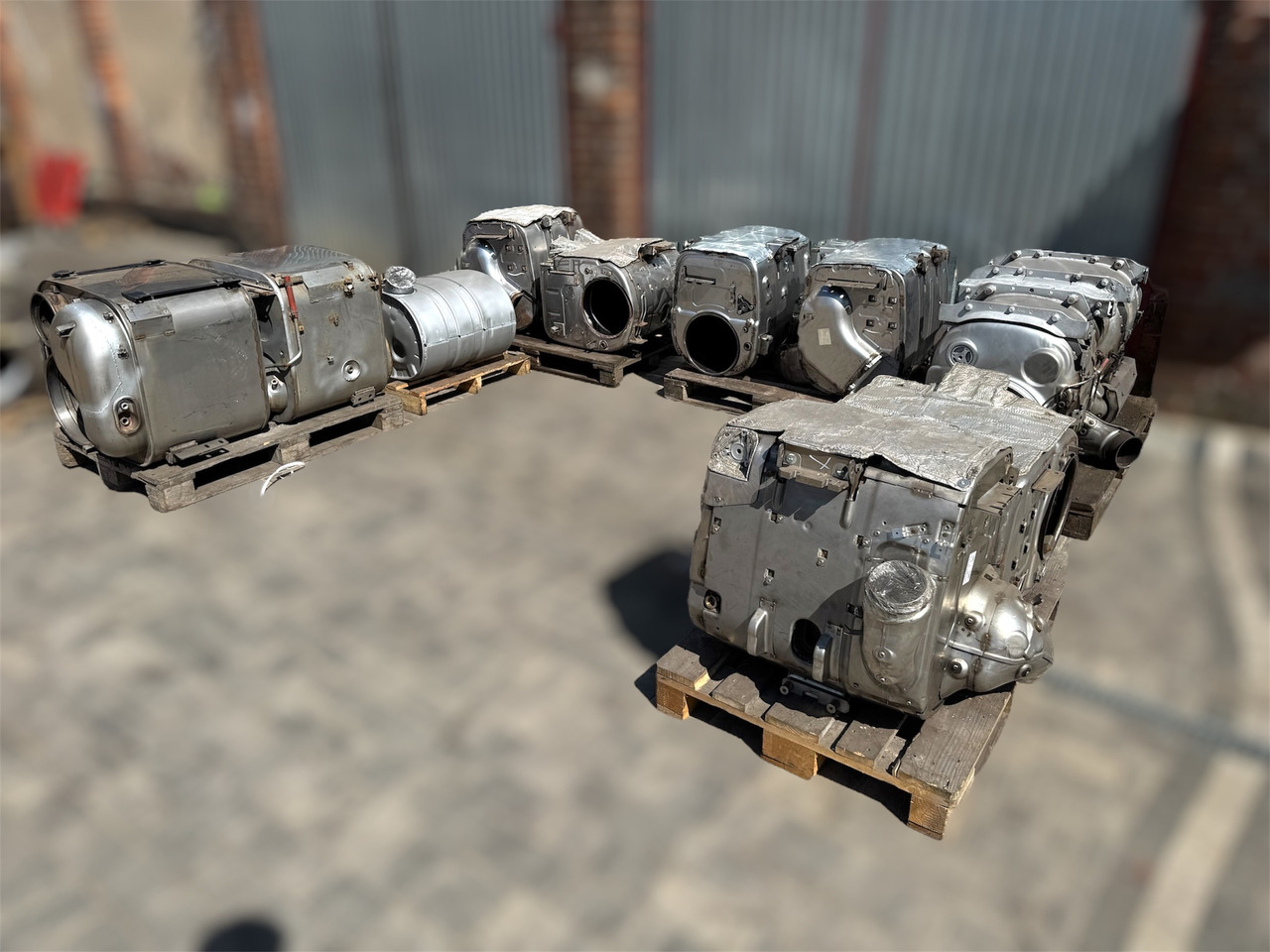 Catalyst exhaust SCR DPF DOC DAF MAN VOLVO SCANIA RENAULT XF 106 XG XG+ TGX TGS FH13 - Convertidor catalítico: foto 2 Catalyst exhaust SCR DPF DOC DAF MAN VOLVO SCANIA RENAULT XF 106 XG XG+ TGX TGS FH13 - Convertidor catalítico: foto 2