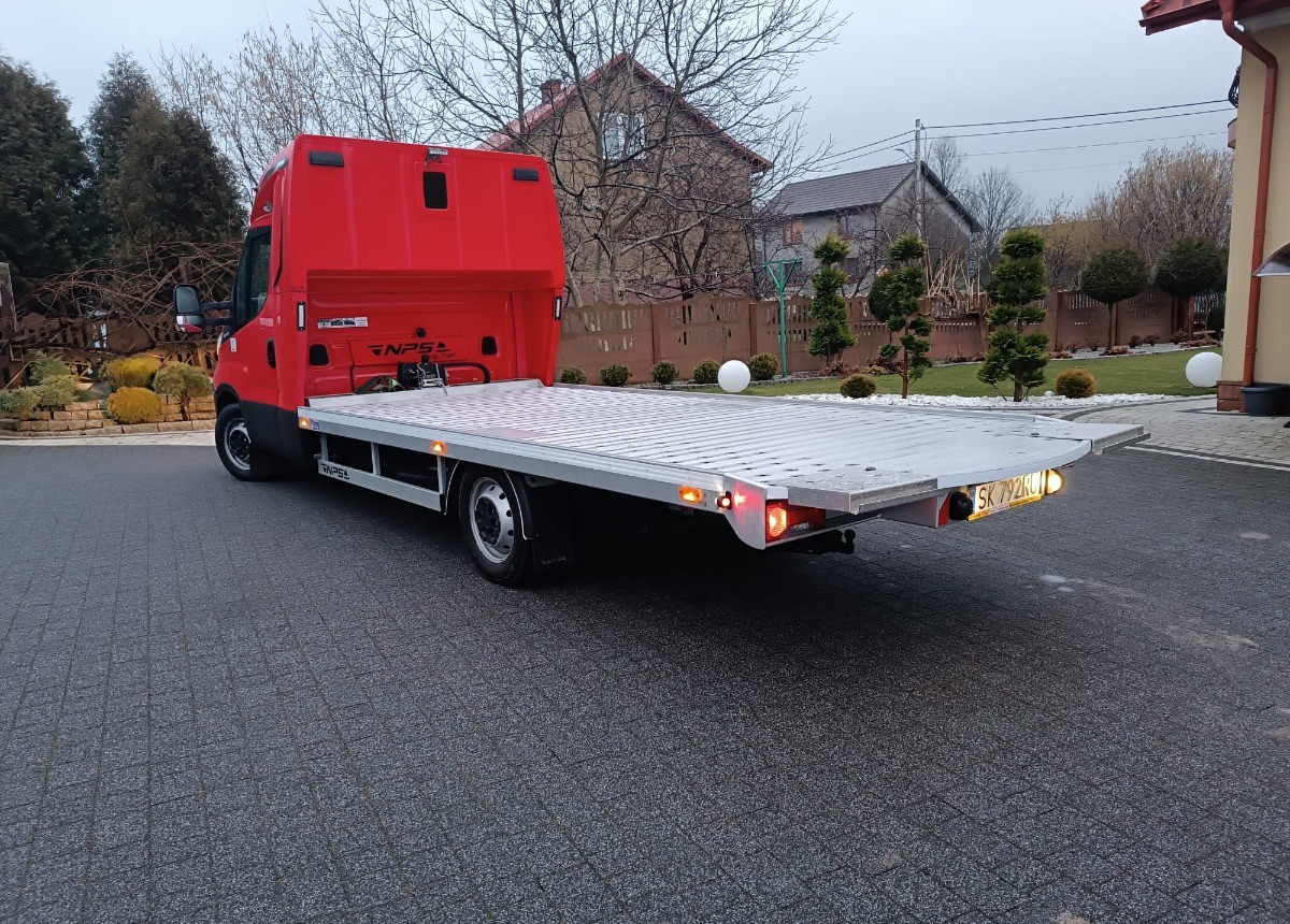 Iveco Daily 35-180 Autolaweta Sypialnia STAN WZOROWY VAT 23 - Grua de remolque autos: foto 5 Iveco Daily 35-180 Autolaweta Sypialnia STAN WZOROWY VAT 23 - Grua de remolque autos: foto 5