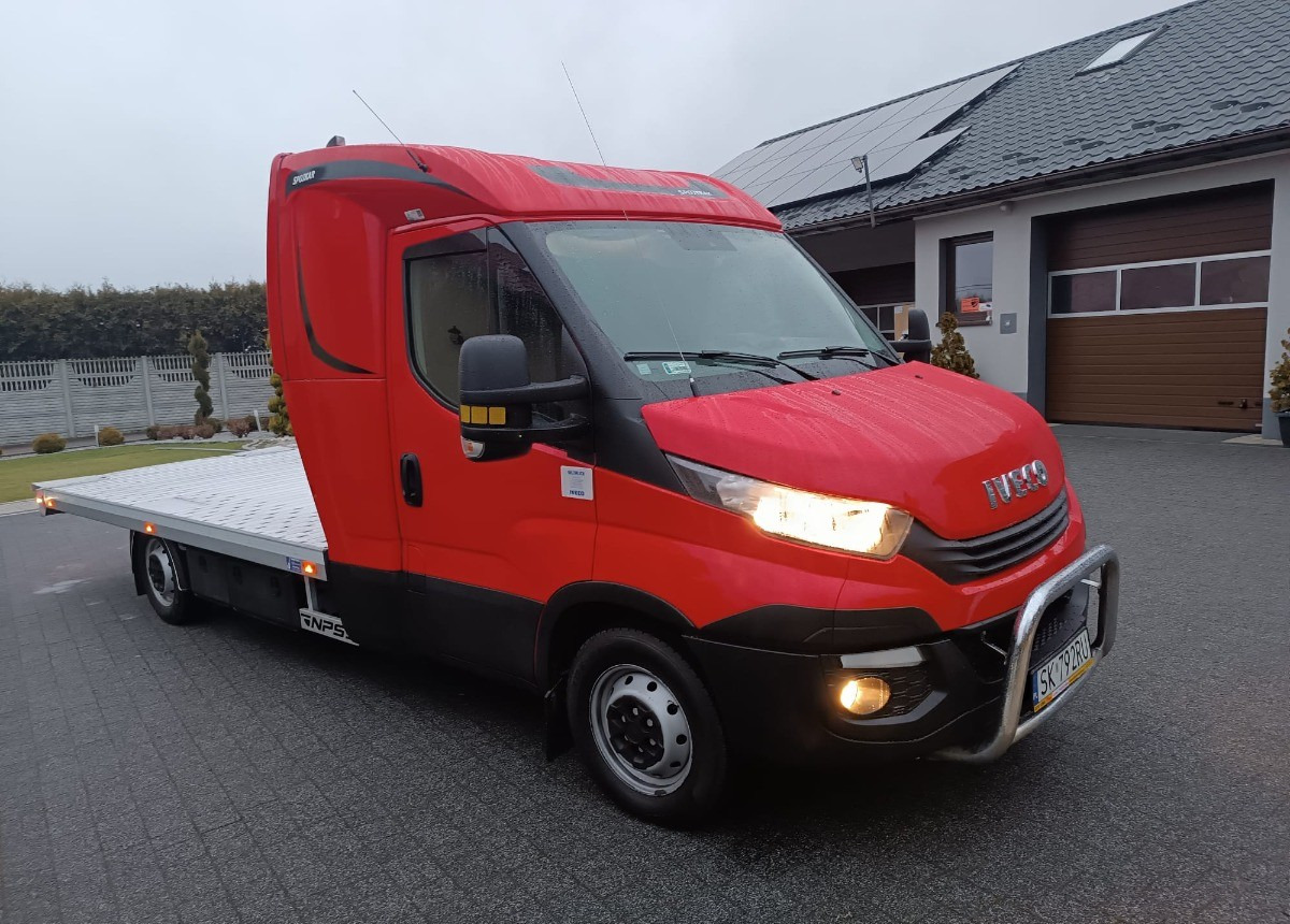 Iveco Daily 35-180 Autolaweta Sypialnia STAN WZOROWY VAT 23 - Grua de remolque autos: foto 3 Iveco Daily 35-180 Autolaweta Sypialnia STAN WZOROWY VAT 23 - Grua de remolque autos: foto 3
