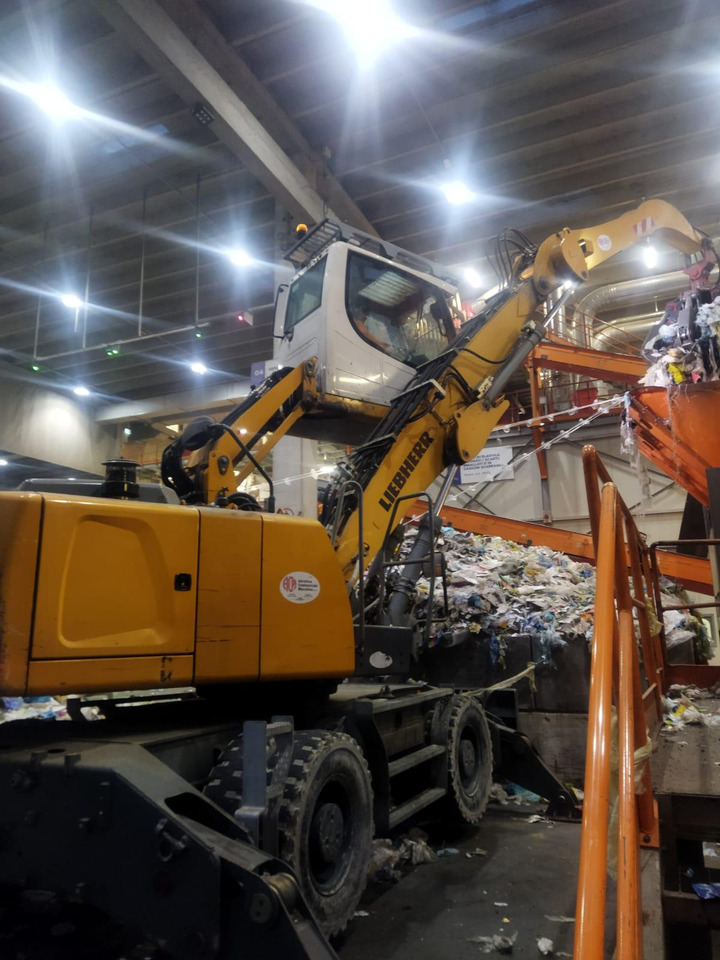 Liebherr LH22 M Litronic - Manipulador de materiales: foto 1 Liebherr LH22 M Litronic - Manipulador de materiales: foto 1