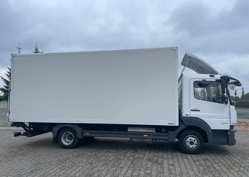Mercedes-Benz ATEGO 816 DMC 8600 kg - Camión caja cerrada: foto 4 Mercedes-Benz ATEGO 816 DMC 8600 kg - Camión caja cerrada: foto 4