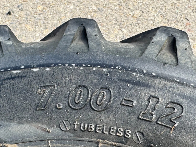 Giant Banden met velg 7.00-12 - Neumático: foto 4 Giant Banden met velg 7.00-12 - Neumático: foto 4