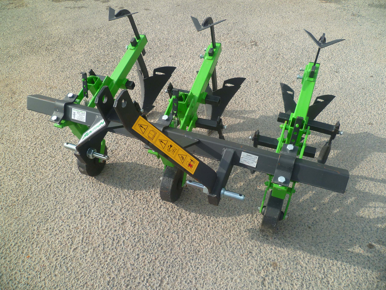 BOMET Bineuse Butteuse 2 rangs NORMA - Equipo para trabajo del suelo: foto 3 BOMET Bineuse Butteuse 2 rangs NORMA - Equipo para trabajo del suelo: foto 3