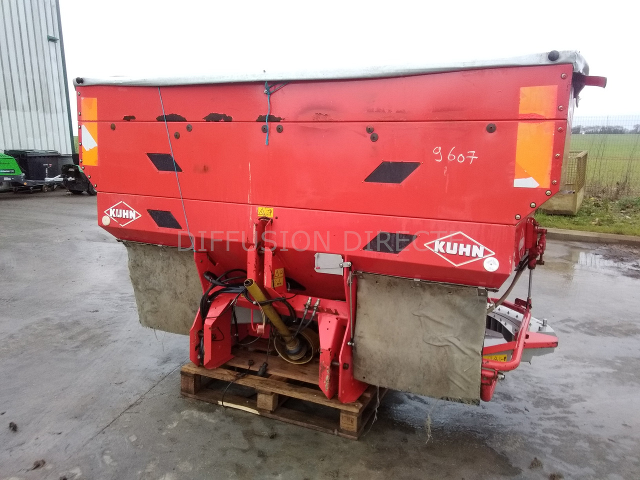 KUHN DISTRIBUTEUR D'ENGRAIS MDS 1141 - Esparcidor de fertilizantes: foto 2 KUHN DISTRIBUTEUR D'ENGRAIS MDS 1141 - Esparcidor de fertilizantes: foto 2