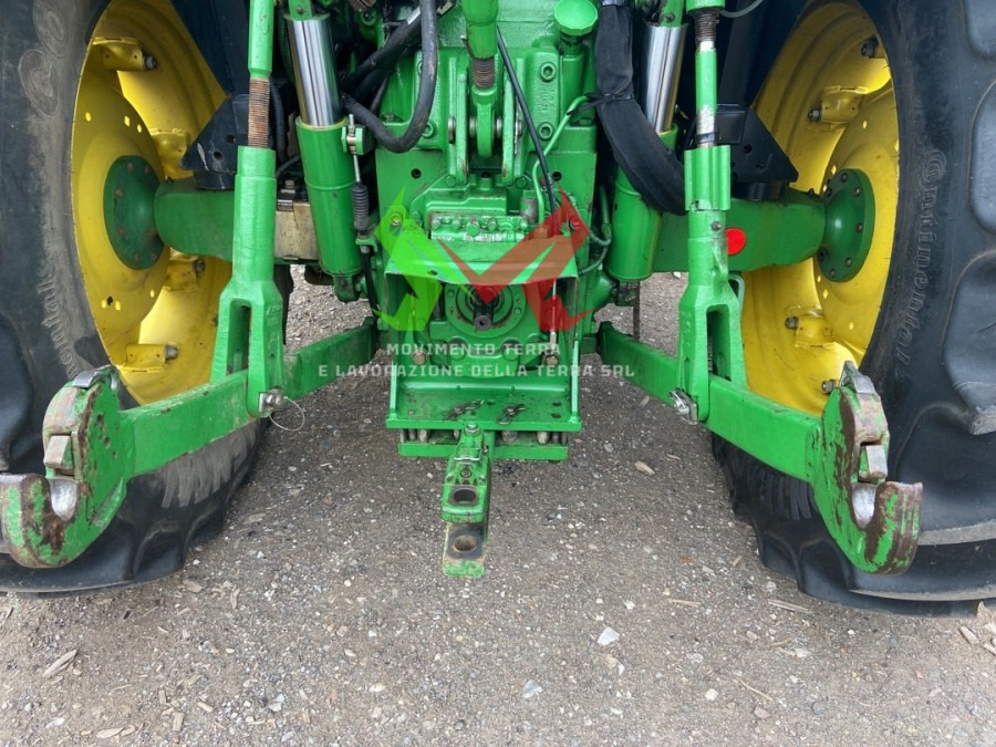 John Deere 5100R - Tractor: foto 2 John Deere 5100R - Tractor: foto 2