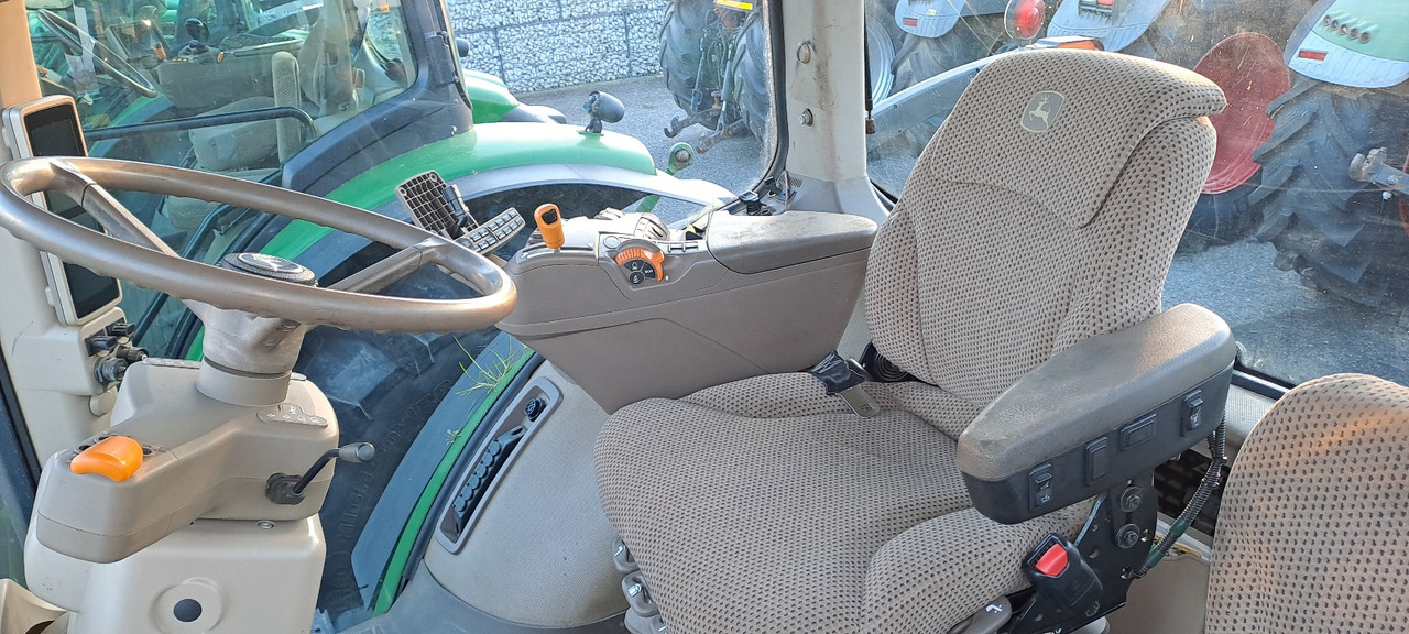 JOHN DEERE 7230R - ASTA AGRIBERTOCCHI - Tractor: foto 4 JOHN DEERE 7230R - ASTA AGRIBERTOCCHI - Tractor: foto 4