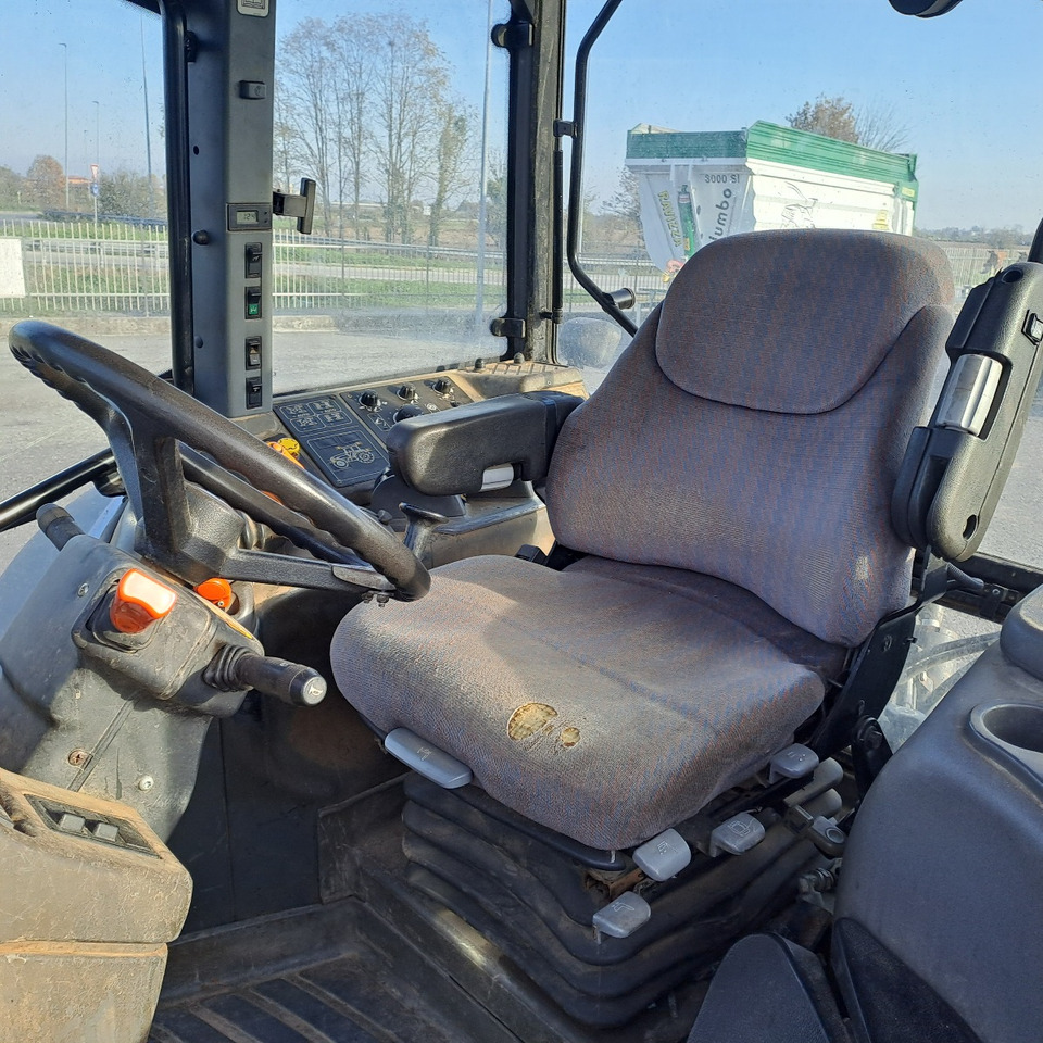 Tractor NEW HOLLAND TM 190: foto 14 Tractor NEW HOLLAND TM 190: foto 14