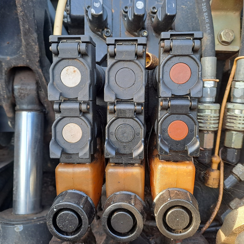 Tractor NEW HOLLAND TM 190: foto 8 Tractor NEW HOLLAND TM 190: foto 8