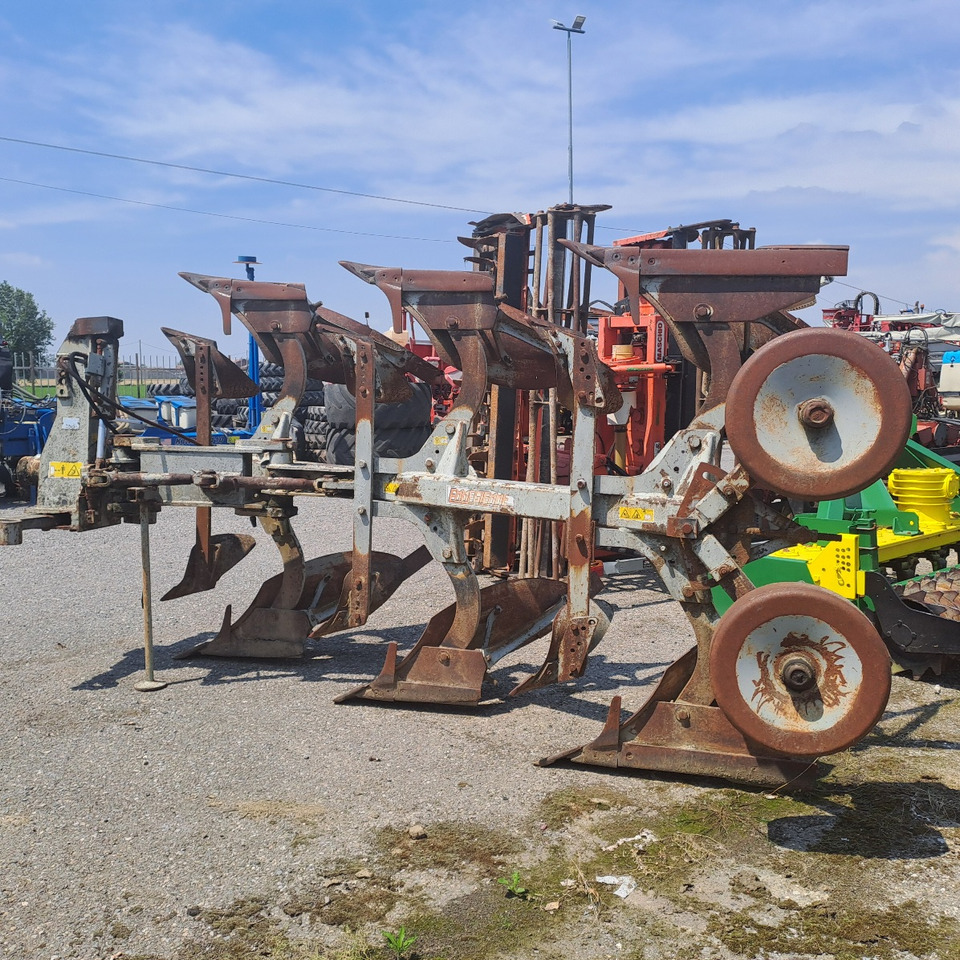 TRIVOMERE EMMEGIEMME - Arado: foto 1 TRIVOMERE EMMEGIEMME - Arado: foto 1