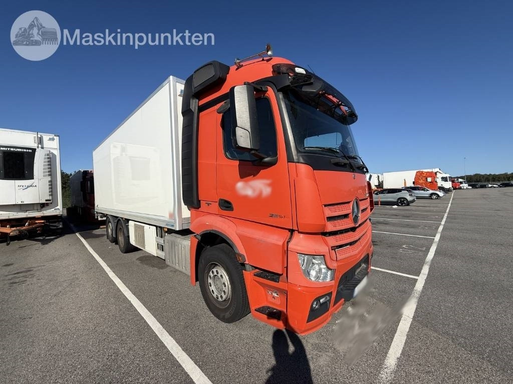 Mercedes-Benz Actros 2551 - Camión frigorífico: foto 3 Mercedes-Benz Actros 2551 - Camión frigorífico: foto 3