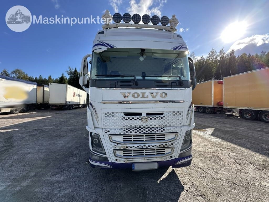 Volvo FH 16 750 - Camión caja cerrada: foto 3 Volvo FH 16 750 - Camión caja cerrada: foto 3