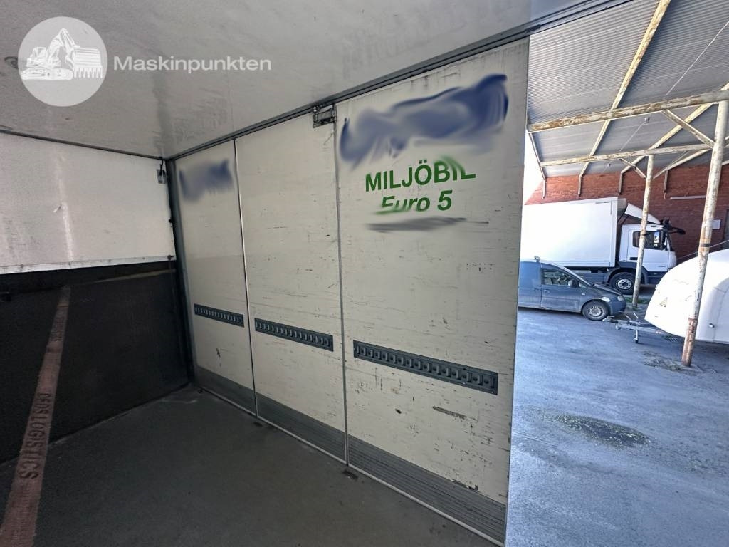 Camión caja cerrada Volvo FM 300: foto 32