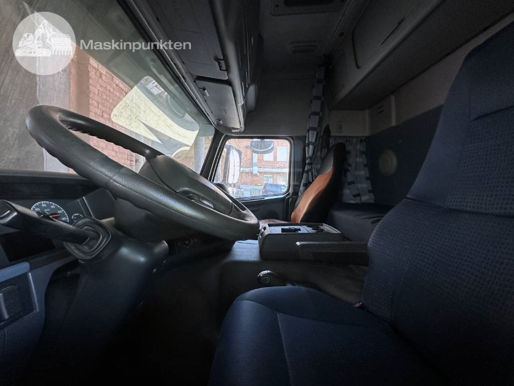 Camión caja cerrada Volvo FM 300: foto 18