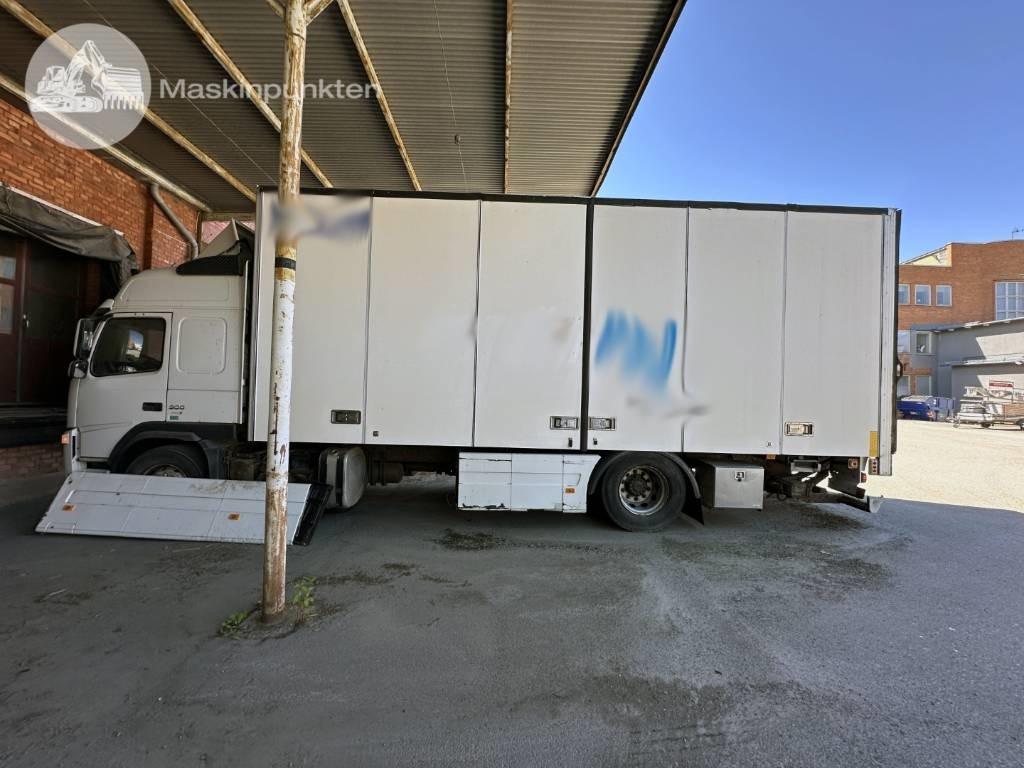 Camión caja cerrada Volvo FM 300: foto 8