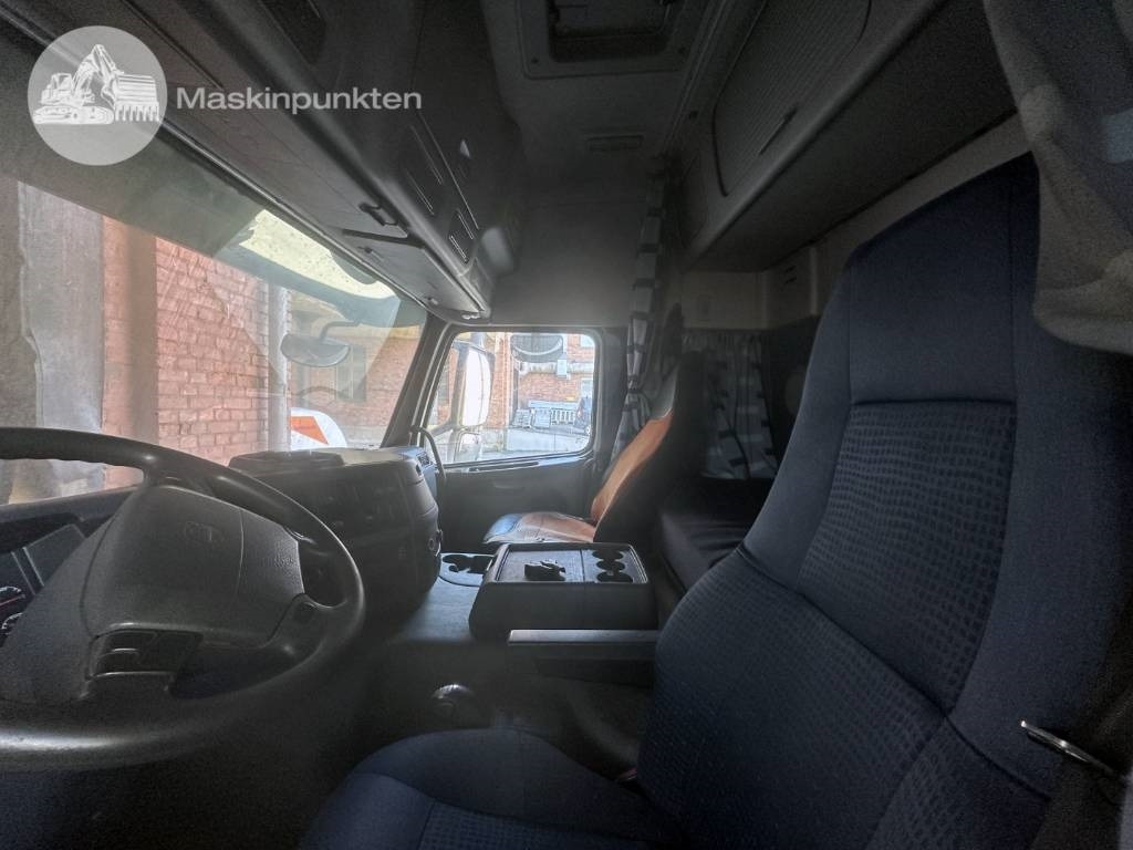 Camión caja cerrada Volvo FM 300: foto 20