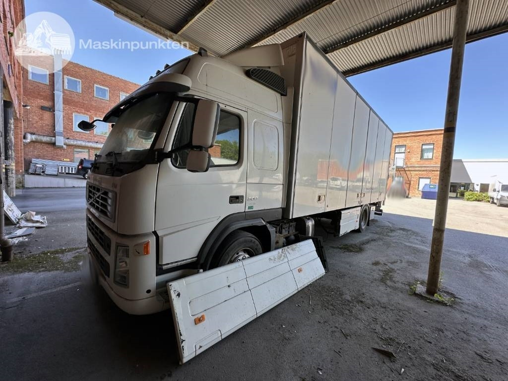 Camión caja cerrada Volvo FM 300: foto 1