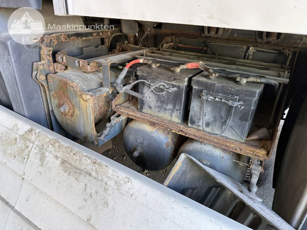 Camión caja cerrada Volvo FM 300: foto 22