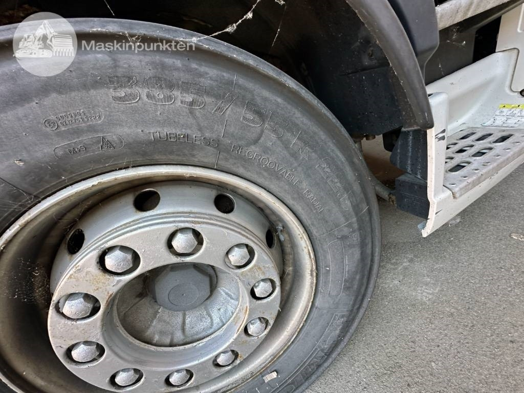 Camión caja cerrada Volvo FM 300: foto 16