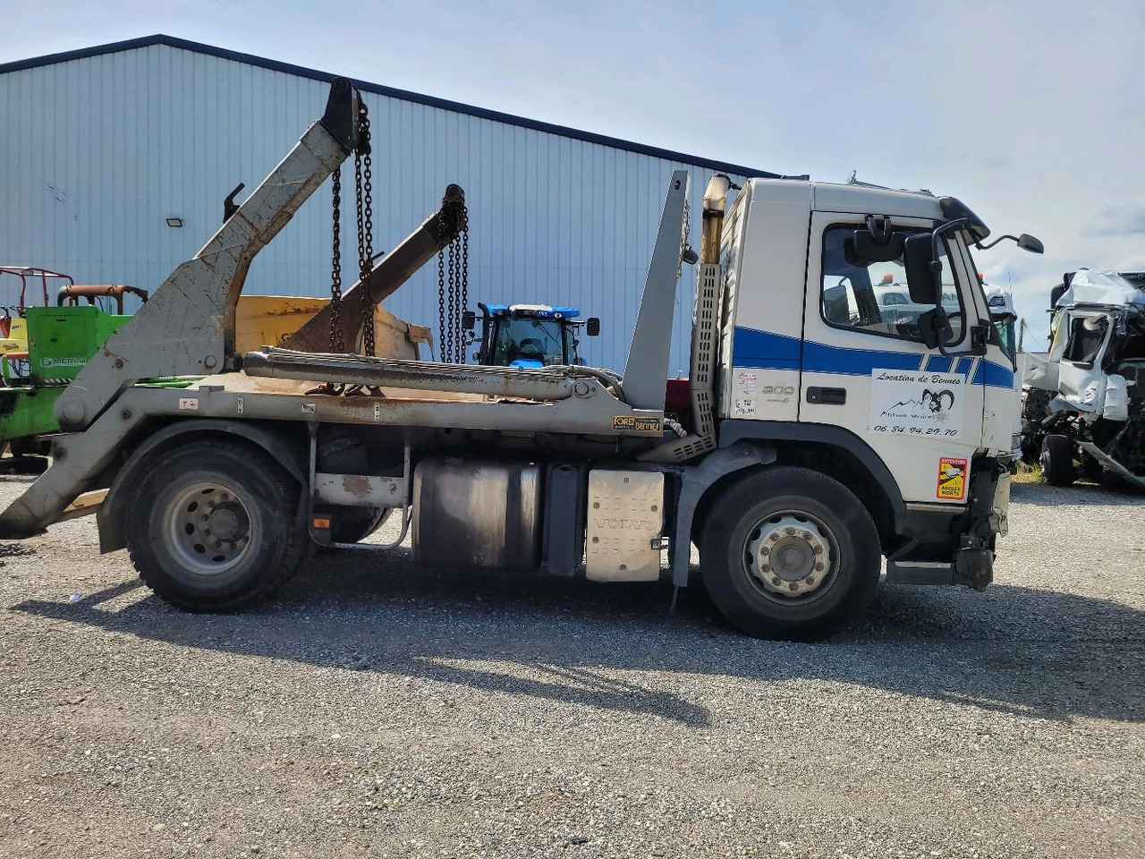 VOLVO FM 300 E4 4X2 - Camión portacontenedor de cadenas: foto 3 VOLVO FM 300 E4 4X2 - Camión portacontenedor de cadenas: foto 3