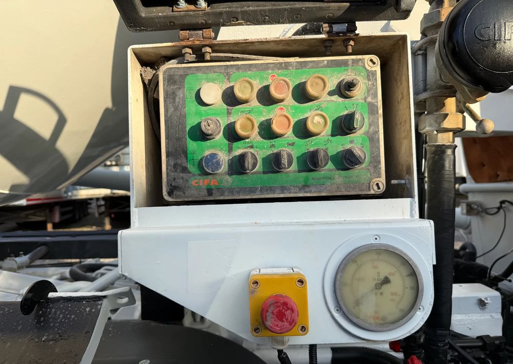 Leasing de Mercedes-Benz ACTROS 3241 8X4 CIFA24 7m3 Mercedes-Benz ACTROS 3241 8X4 CIFA24 7m3: foto 14 Leasing de Mercedes-Benz ACTROS 3241 8X4 CIFA24 7m3 Mercedes-Benz ACTROS 3241 8X4 CIFA24 7m3: foto 14