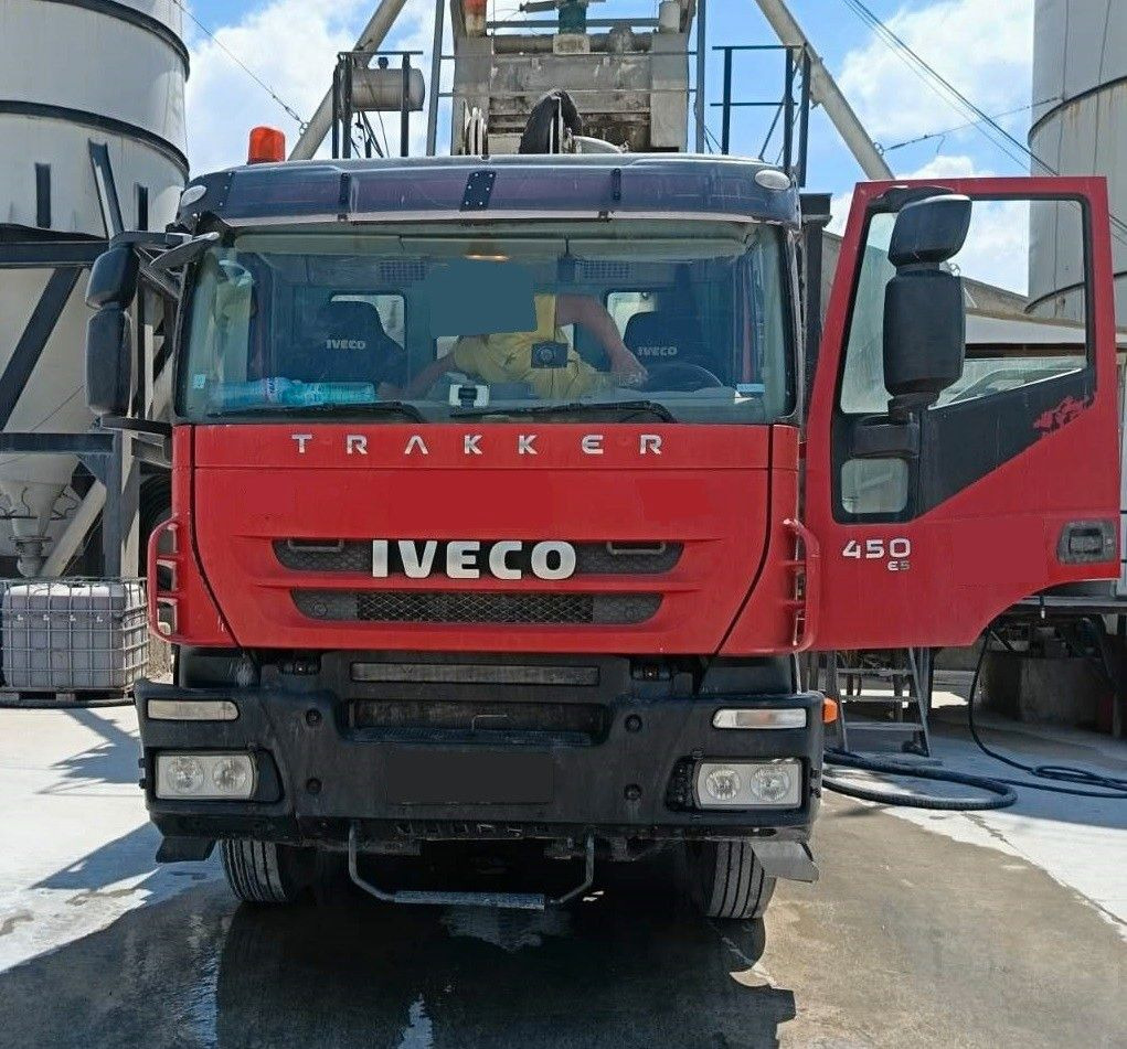 Iveco TRAKKER 450 COIME 35 - Camión bomba de hormigón: foto 2 Iveco TRAKKER 450 COIME 35 - Camión bomba de hormigón: foto 2