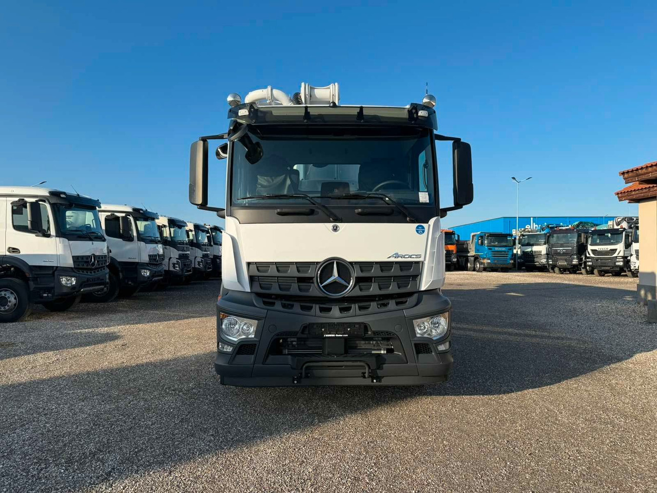 Mercedes-Benz AROCS 3746 SCHWING S43SX III - Camión bomba de hormigón: foto 2 Mercedes-Benz AROCS 3746 SCHWING S43SX III - Camión bomba de hormigón: foto 2