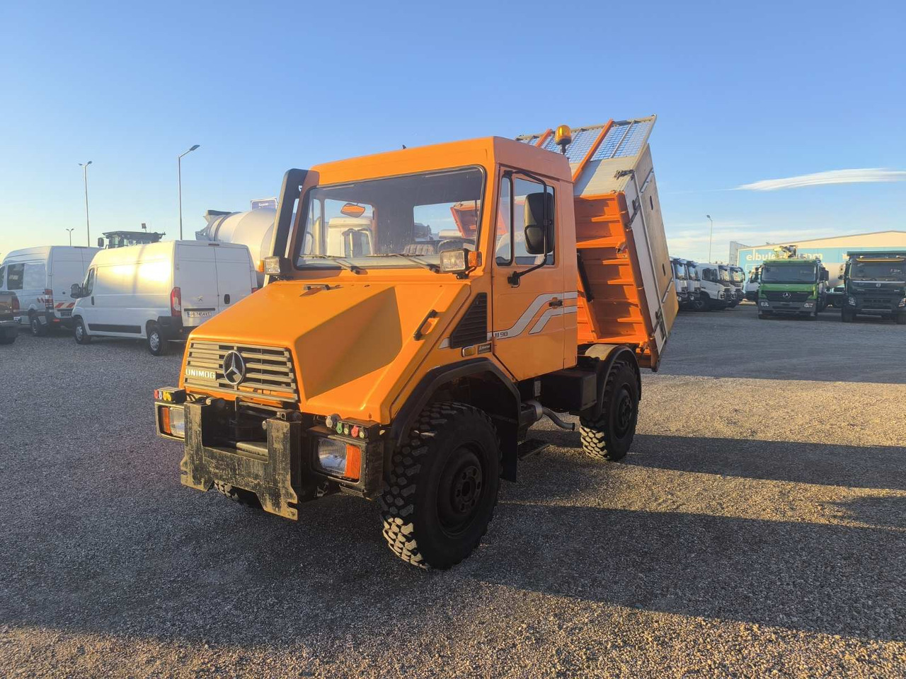 UNIMOG U90 - Camión volquete: foto 3 UNIMOG U90 - Camión volquete: foto 3