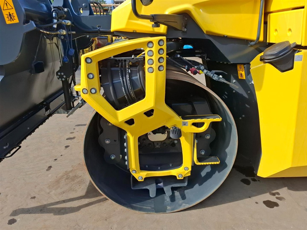 Apisonadora de asfalto BOMAG DE BW 174 AP-5 AM Hybrid Stage V/Tier 4f: foto 15