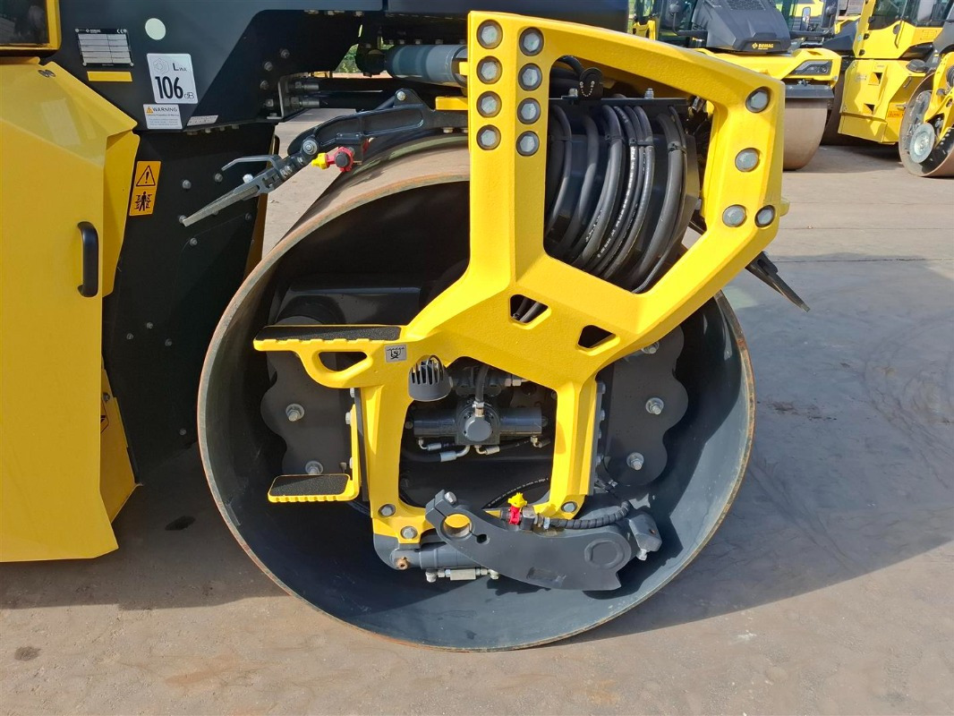Apisonadora de asfalto BOMAG DE BW 174 AP-5 AM Hybrid Stage V/Tier 4f: foto 14