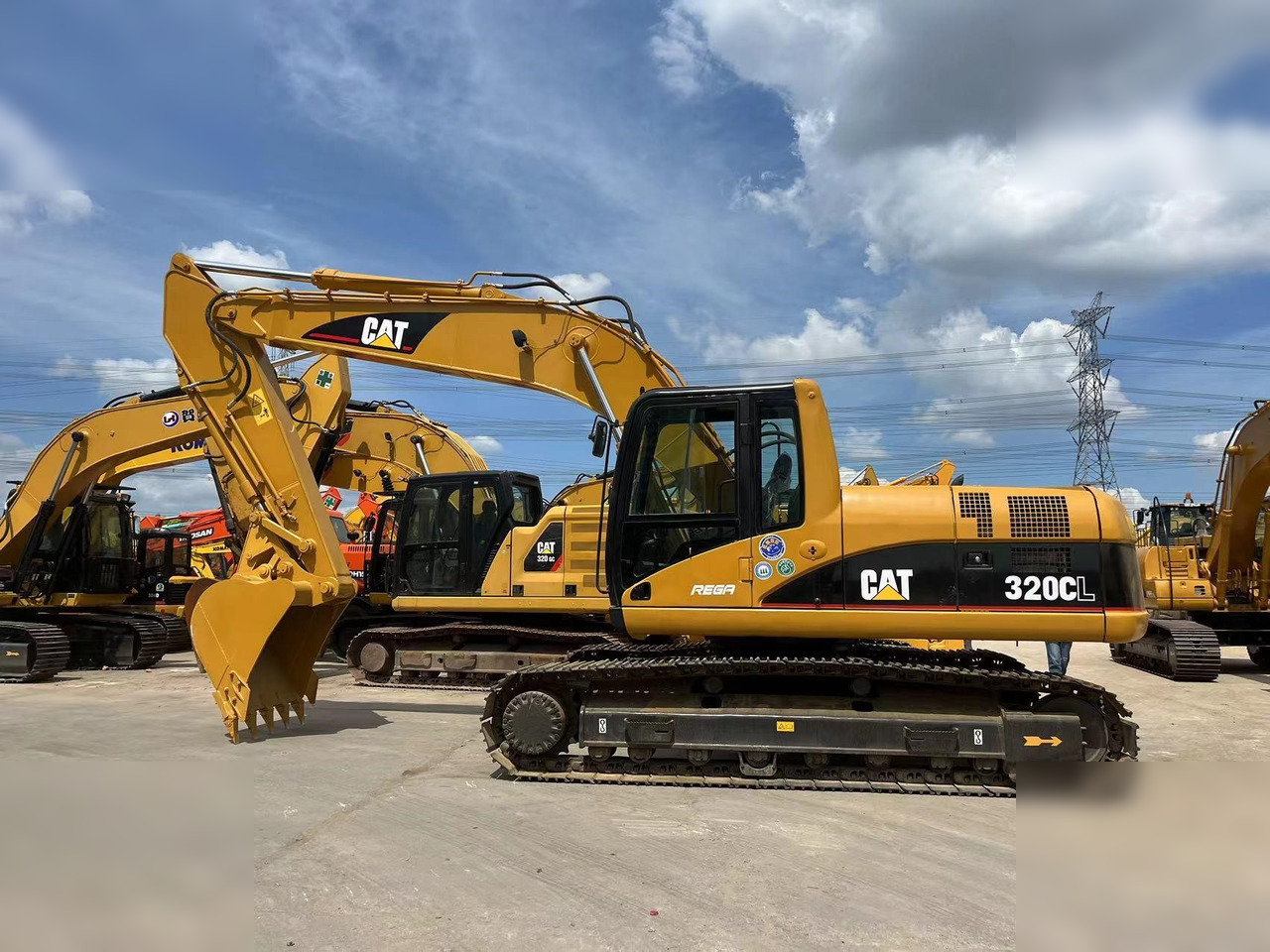 CATERPILLAR 320CL - Excavadora de cadenas: foto 1 CATERPILLAR 320CL - Excavadora de cadenas: foto 1