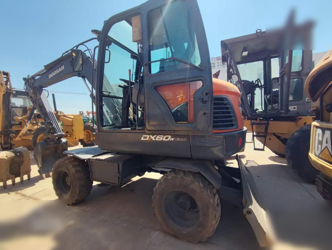 DOOSAN DX60W ECO - Excavadora de ruedas: foto 1 DOOSAN DX60W ECO - Excavadora de ruedas: foto 1