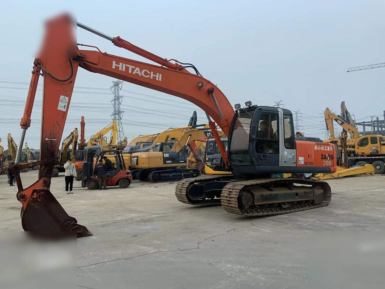 HITACHI ZX200 - Excavadora de cadenas: foto 1 HITACHI ZX200 - Excavadora de cadenas: foto 1