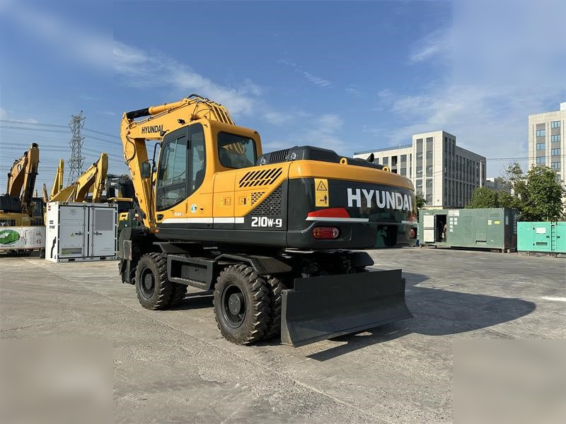HYUNDAI ROBEX 210W-9 - Excavadora de ruedas: foto 3 HYUNDAI ROBEX 210W-9 - Excavadora de ruedas: foto 3