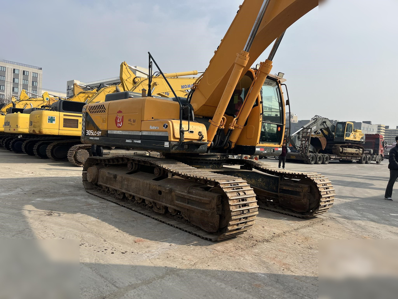 HYUNDAI ROBEX 305 LC-9T - Excavadora de cadenas: foto 4 HYUNDAI ROBEX 305 LC-9T - Excavadora de cadenas: foto 4
