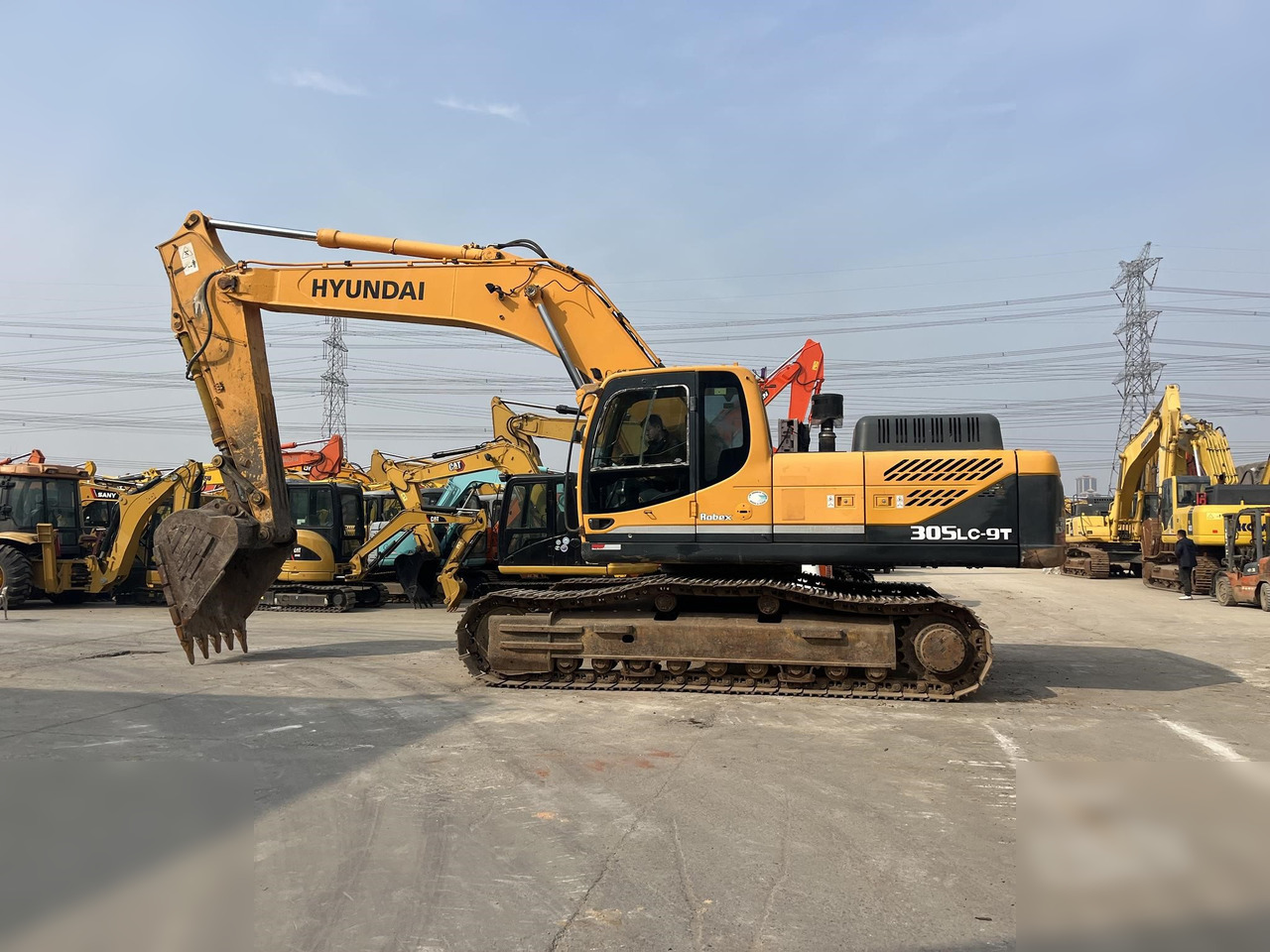 HYUNDAI ROBEX 305 LC-9T - Excavadora de cadenas: foto 1 HYUNDAI ROBEX 305 LC-9T - Excavadora de cadenas: foto 1
