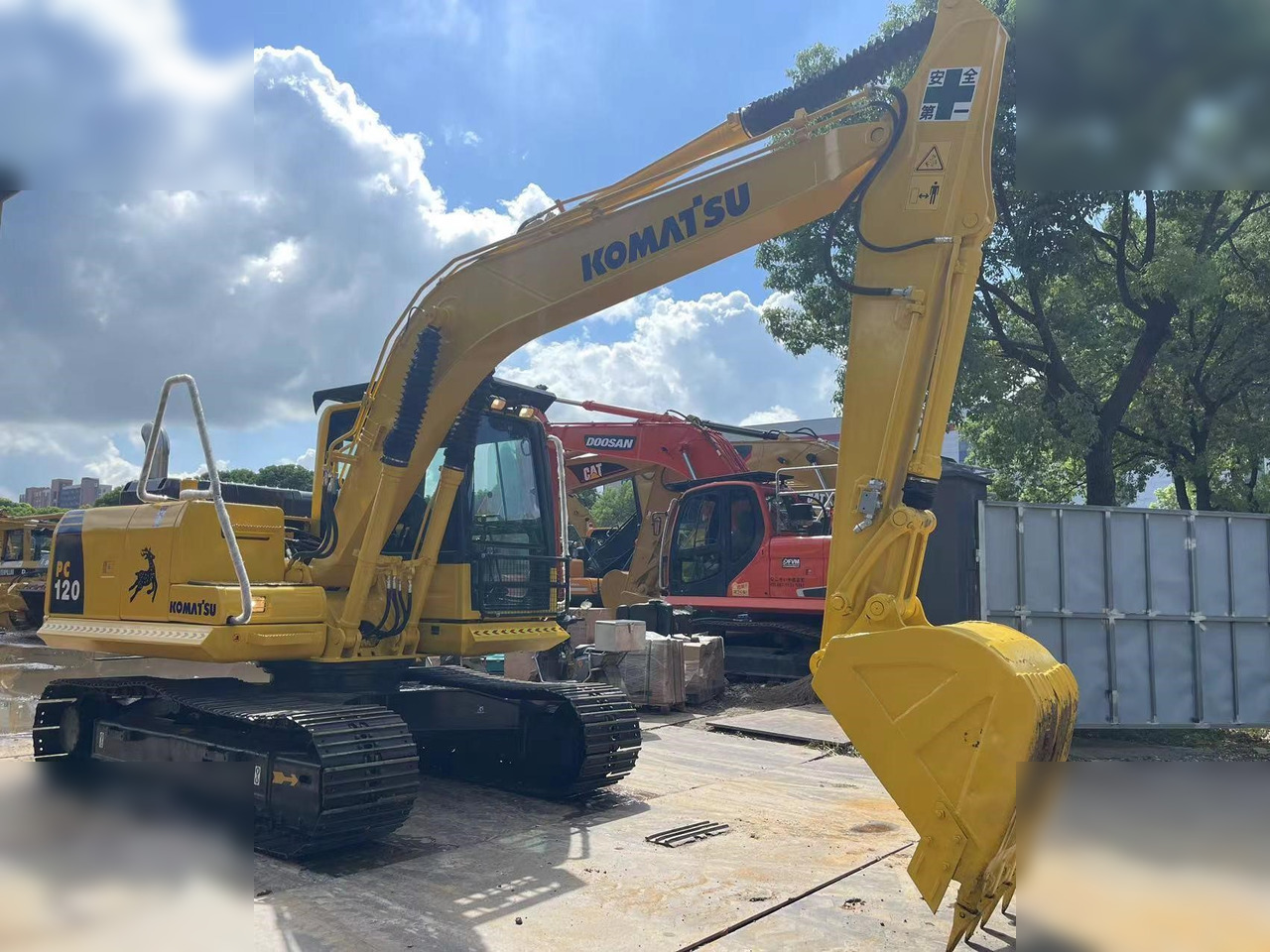 KOMATSU PC120-8 - Excavadora de cadenas: foto 3 KOMATSU PC120-8 - Excavadora de cadenas: foto 3