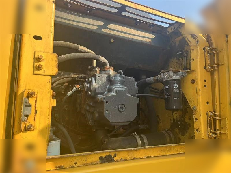 Excavadora de cadenas KOMATSU PC220-7: foto 8