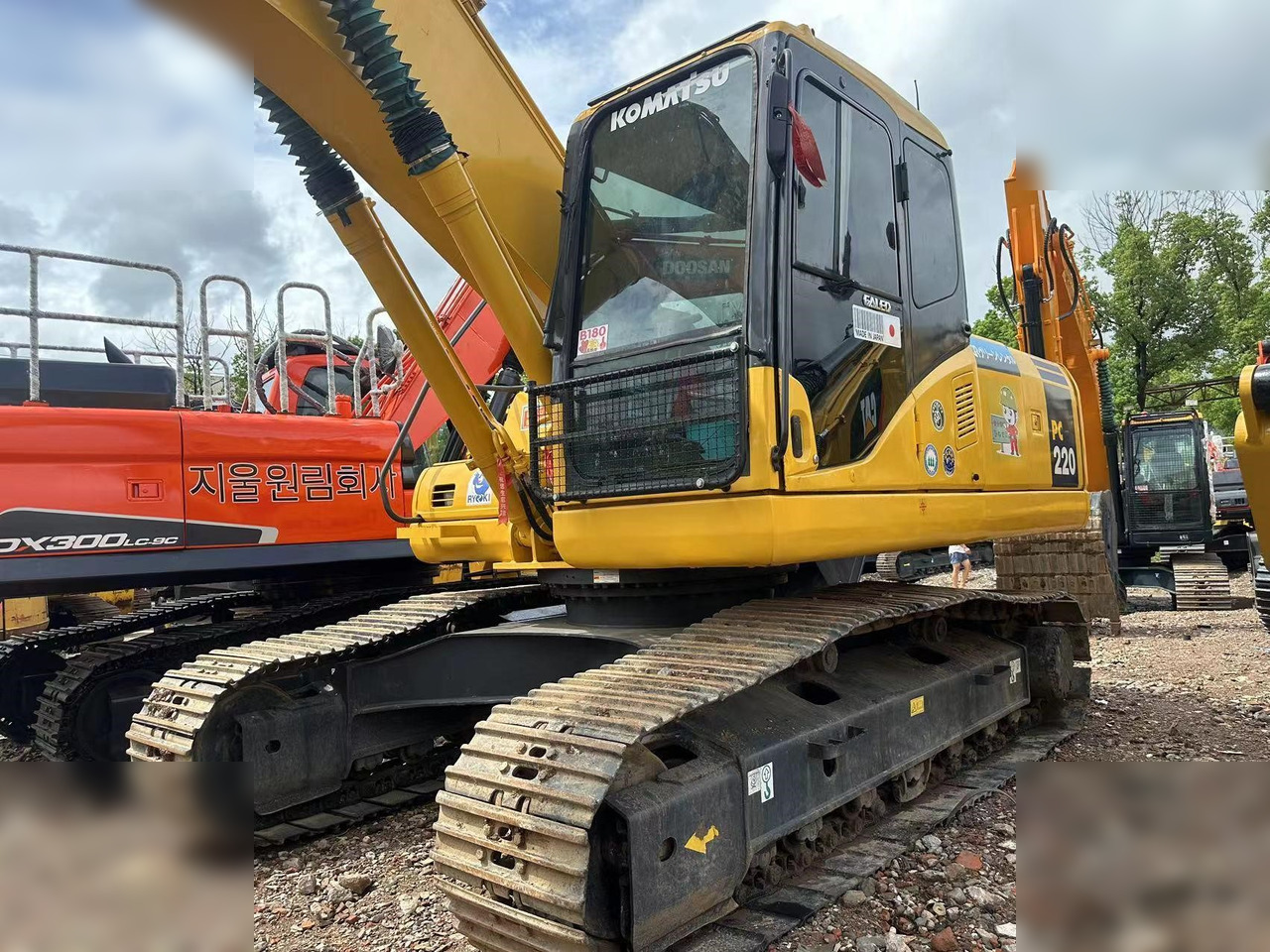 KOMATSU PC220-7 - Excavadora de cadenas: foto 3 KOMATSU PC220-7 - Excavadora de cadenas: foto 3