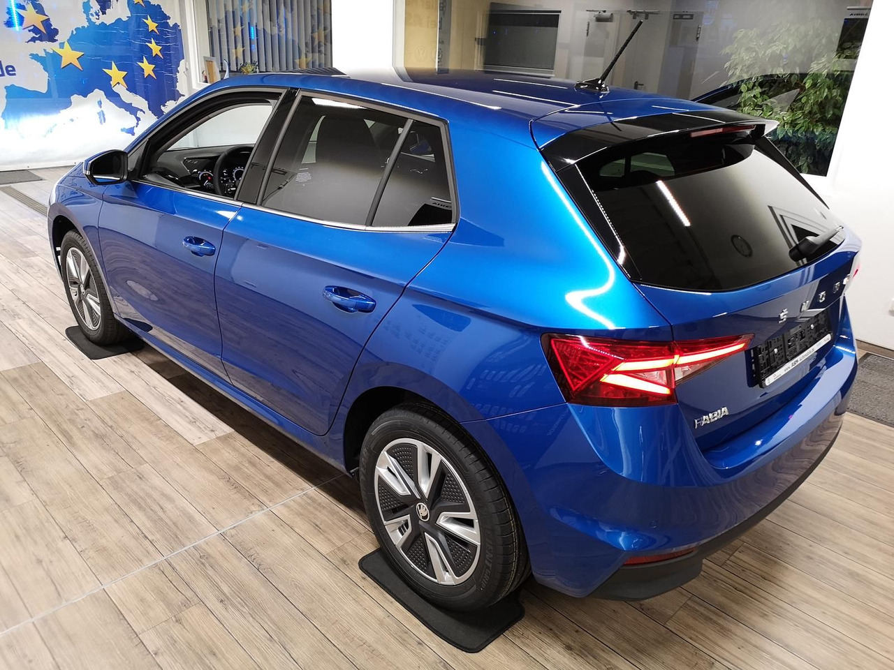 Skoda Fabia Style 1,0TSI 81 kW+R-KAM+2xPDC+LED+DAB+SHZ - Sedan: foto 3 Skoda Fabia Style 1,0TSI 81 kW+R-KAM+2xPDC+LED+DAB+SHZ - Sedan: foto 3