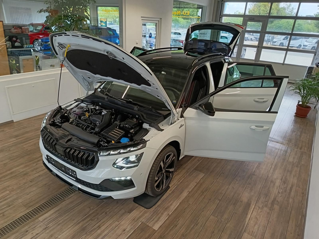 Skoda Kamiq Monte Carlo 1,5 TSI DSG*AHK*PANO*LED*ACC* - SUV/ Todoterreno: foto 2 Skoda Kamiq Monte Carlo 1,5 TSI DSG*AHK*PANO*LED*ACC* - SUV/ Todoterreno: foto 2