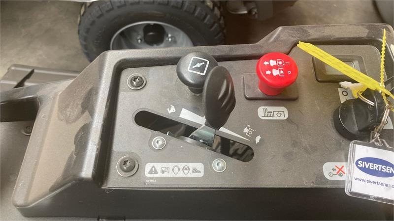 Hustler Raptor X 42 - Cortacésped: foto 4 Hustler Raptor X 42 - Cortacésped: foto 4