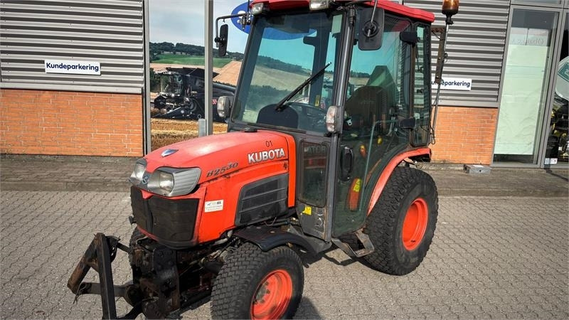 Kubota B2530 HST B2530  - Tractor municipal: foto 1 Kubota B2530 HST B2530  - Tractor municipal: foto 1