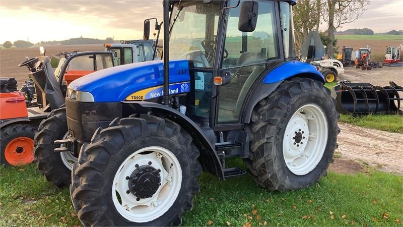 New Holland TD90D  - Tractor: foto 1 New Holland TD90D  - Tractor: foto 1