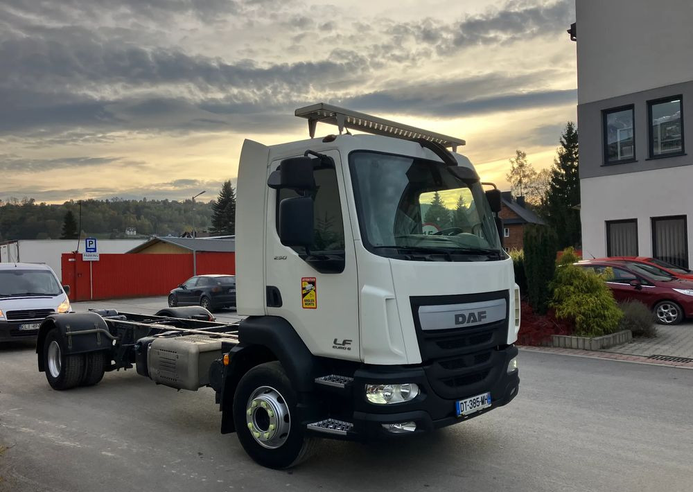 DAF Daf FL 16.250 euro  6 ramo do zabudowy - Camión chasis: foto 2 DAF Daf FL 16.250 euro  6 ramo do zabudowy - Camión chasis: foto 2