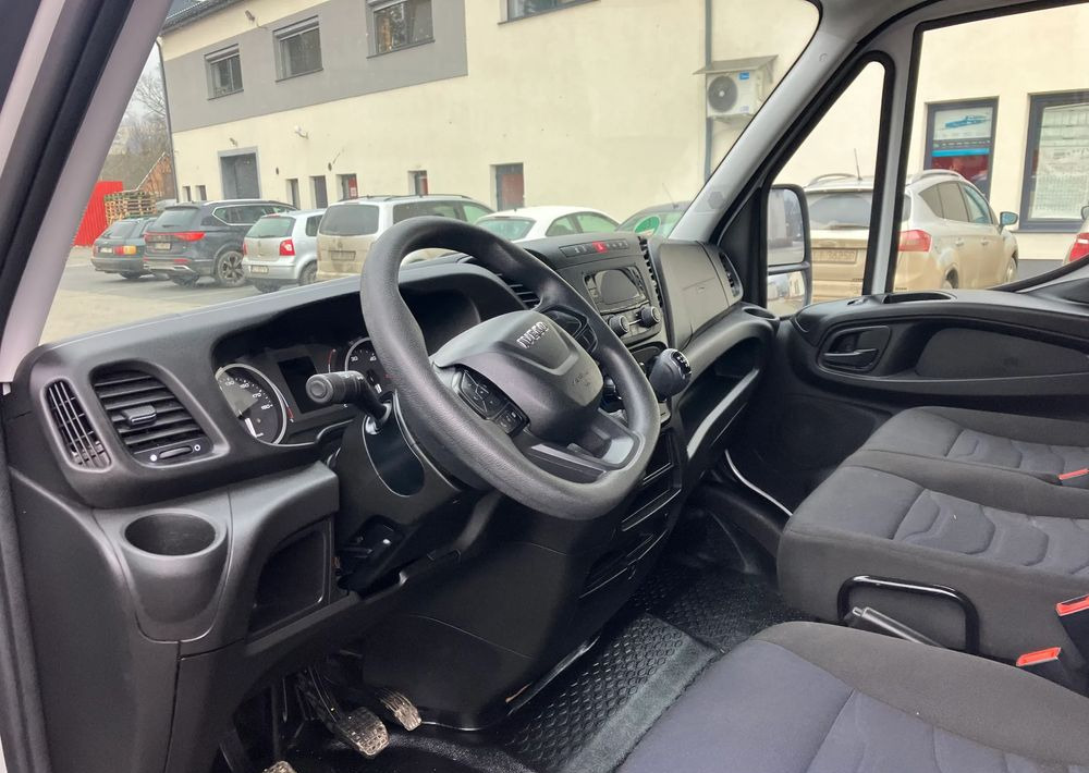 Iveco DAILY 35C16 kontener kurierka winda STAN PERFEKCYJNY - Furgoneta caja cerrada: foto 5 Iveco DAILY 35C16 kontener kurierka winda STAN PERFEKCYJNY - Furgoneta caja cerrada: foto 5