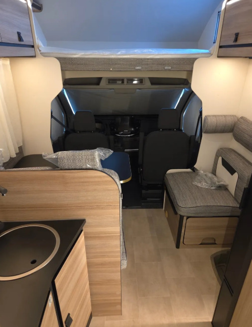 Leasing de RIMOR Rimor KILIG 695 NEW Retrofitted 5-Passenger Winterized Camera Navigation RIMOR Rimor KILIG 695 NEW Retrofitted 5-Passenger Winterized Camera Navigation: foto 20