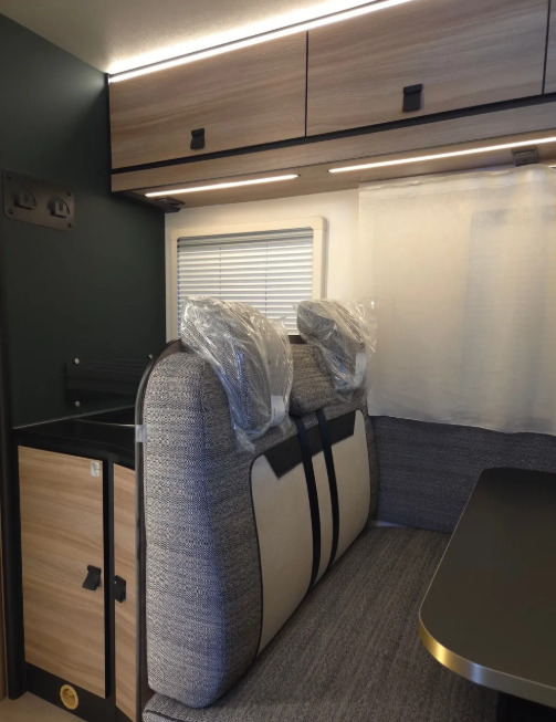 Leasing de RIMOR Rimor KILIG 695 NEW Retrofitted 5-Passenger Winterized Camera Navigation RIMOR Rimor KILIG 695 NEW Retrofitted 5-Passenger Winterized Camera Navigation: foto 13